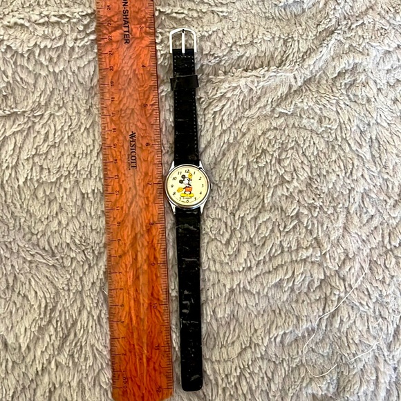 Rare & Collectible Lorus Quartz Mickey Mouse Watch - Picture 2 of 6